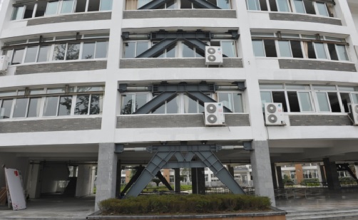 都江堰中学减震